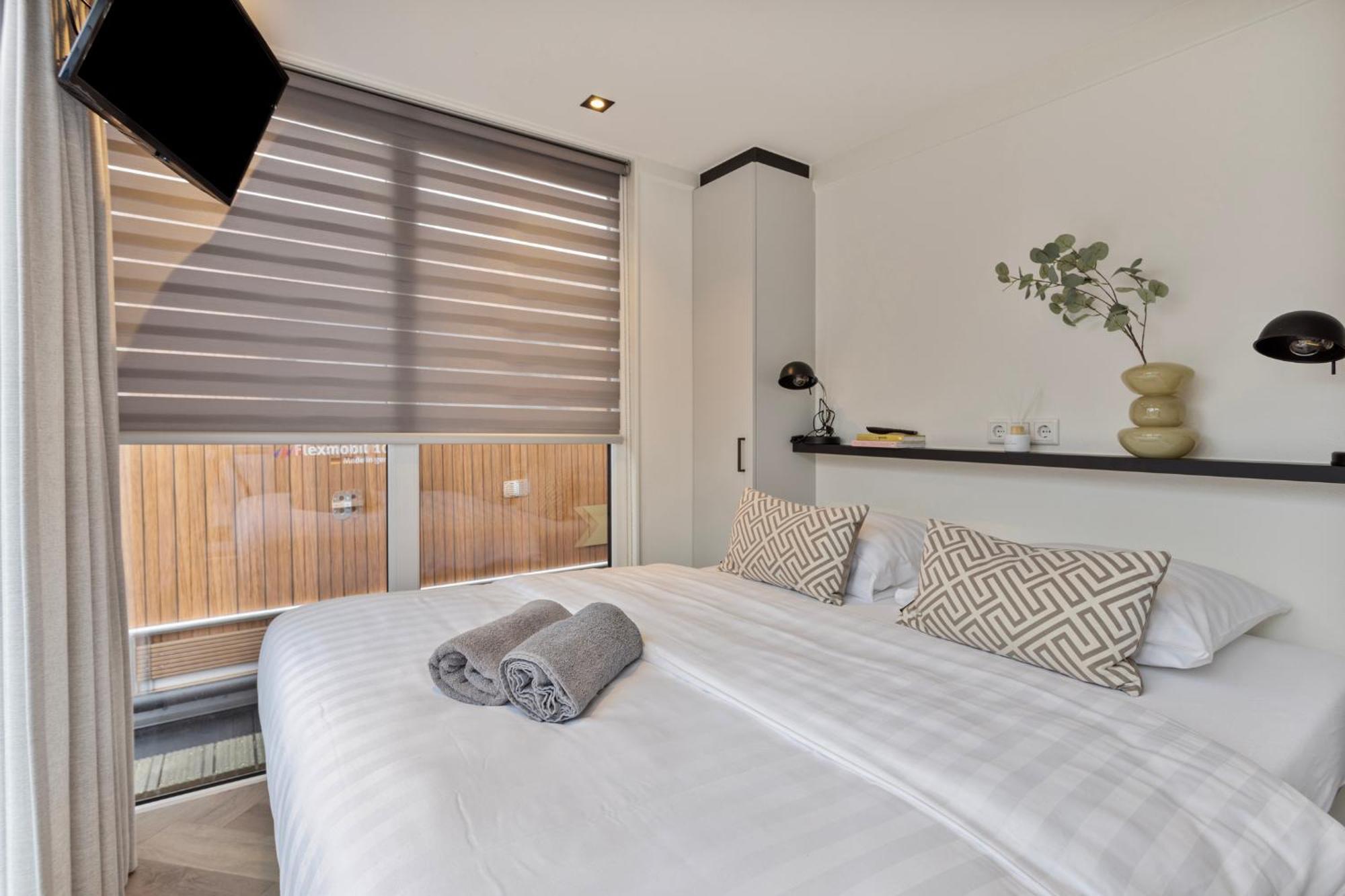 Luxurious Waterloft Near Beach And Centre By Weltevreden Experience Зеволде Екстер'єр фото