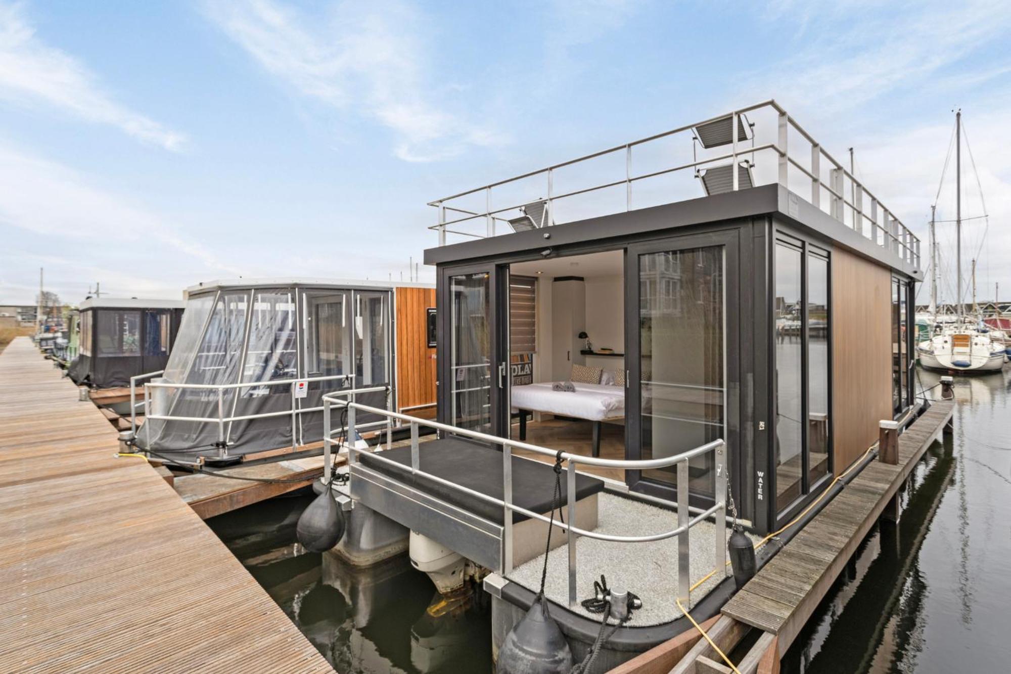 Luxurious Waterloft Near Beach And Centre By Weltevreden Experience Зеволде Екстер'єр фото