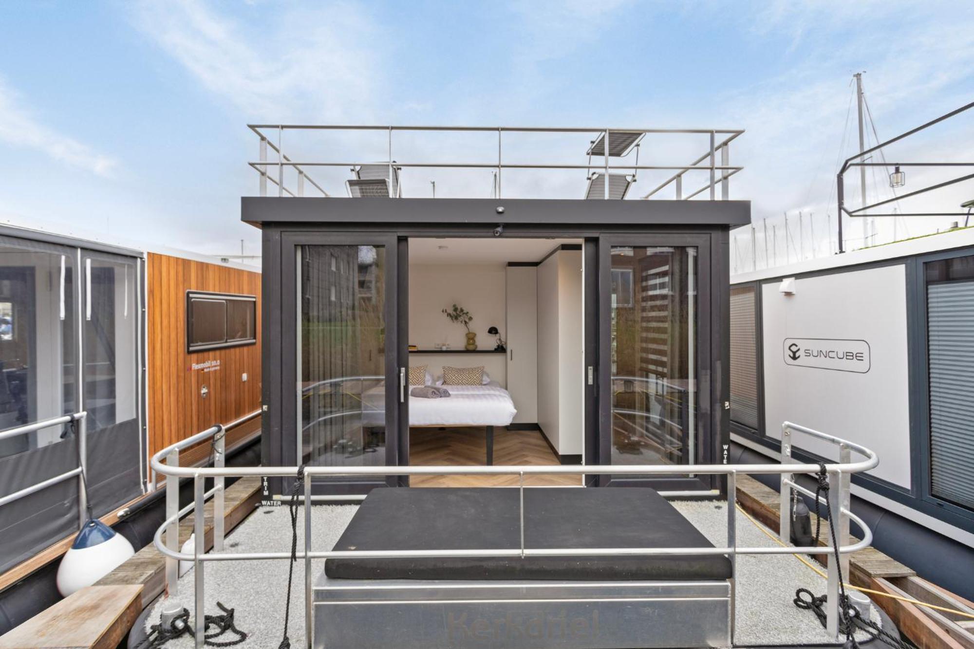 Luxurious Waterloft Near Beach And Centre By Weltevreden Experience Зеволде Екстер'єр фото