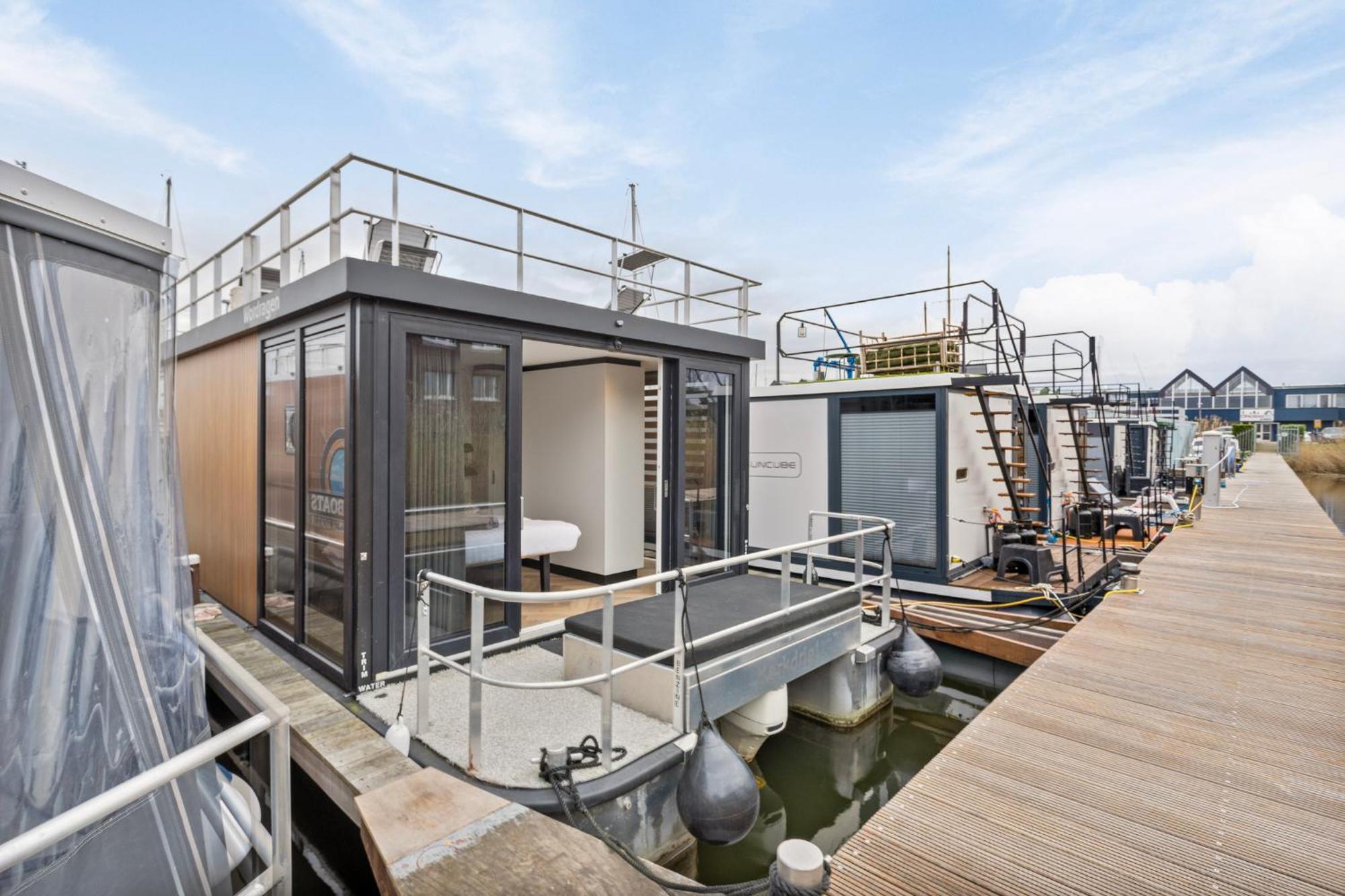 Luxurious Waterloft Near Beach And Centre By Weltevreden Experience Зеволде Екстер'єр фото