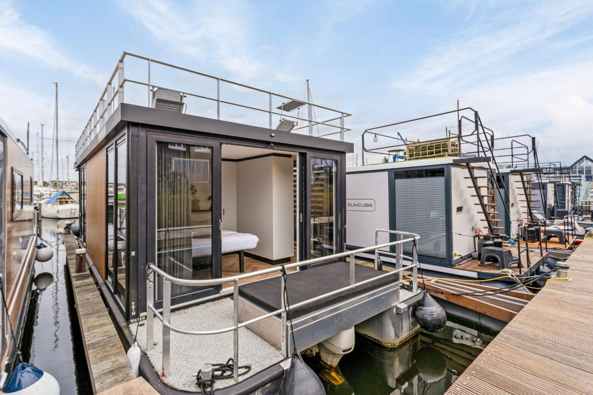 Luxurious Waterloft Near Beach And Centre By Weltevreden Experience Зеволде Екстер'єр фото