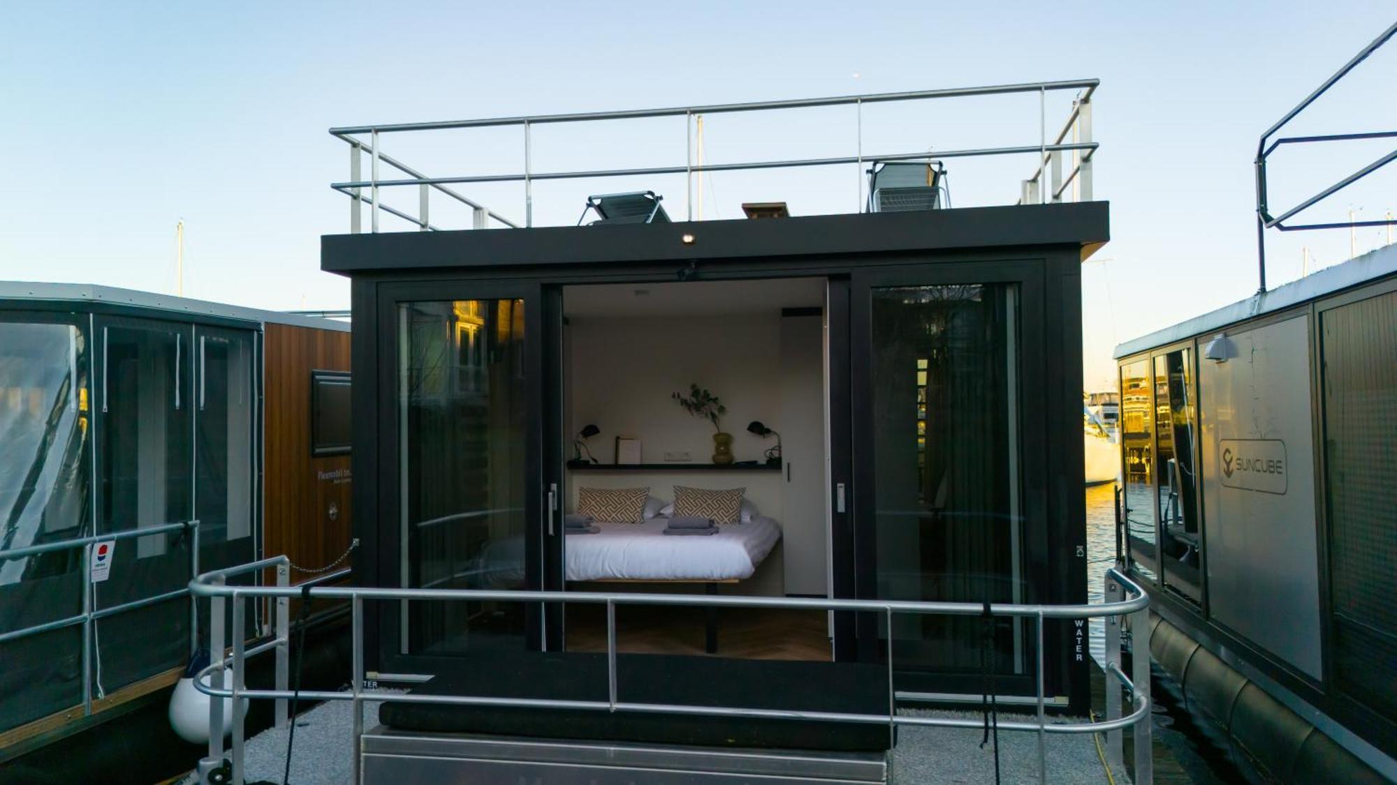 Luxurious Waterloft Near Beach And Centre By Weltevreden Experience Зеволде Екстер'єр фото