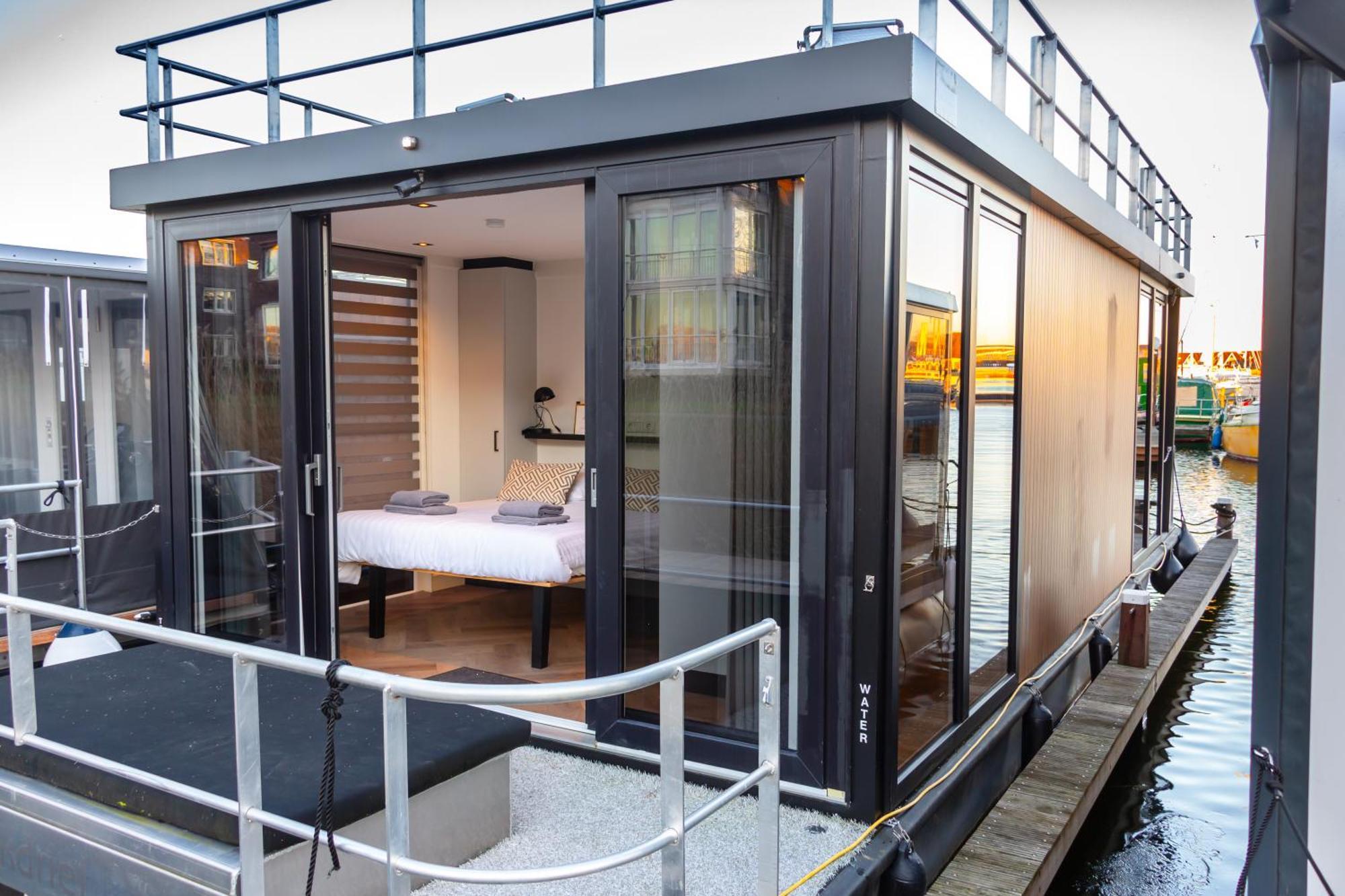 Luxurious Waterloft Near Beach And Centre By Weltevreden Experience Зеволде Екстер'єр фото